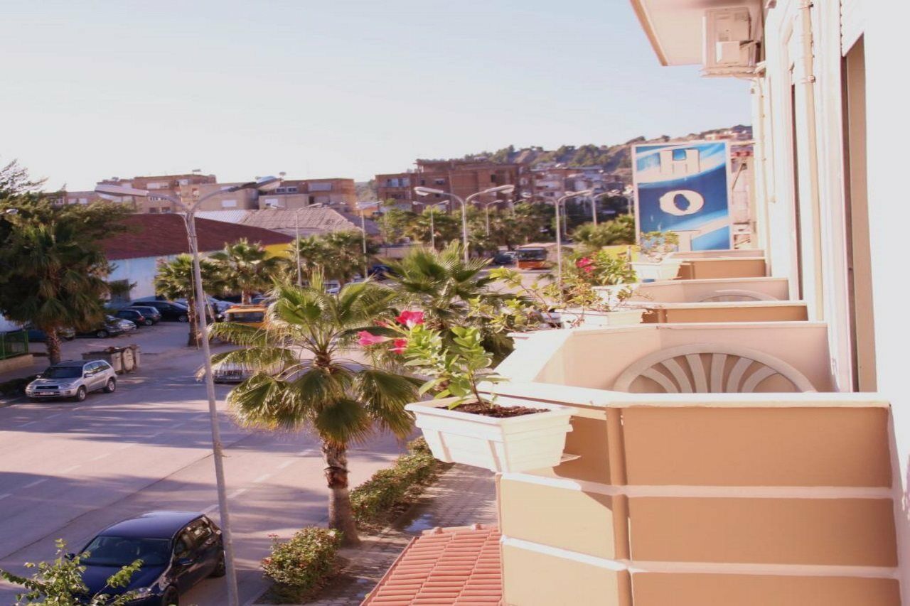 Hotel 4 Stinet Vlorë Exterior foto